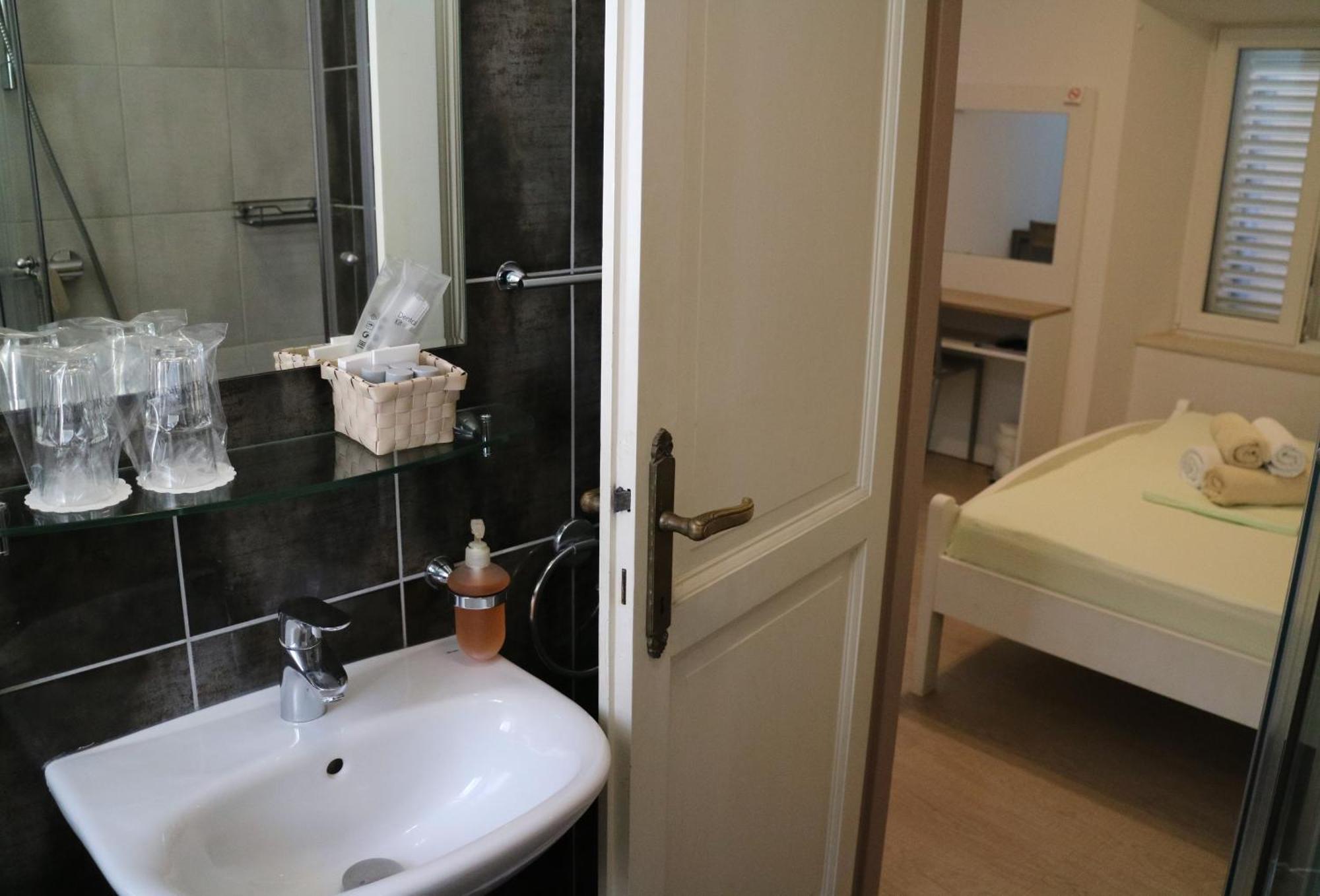 Studio Apartments & Rooms Lela, Sipan Island Sipanska Luka  Bilik gambar